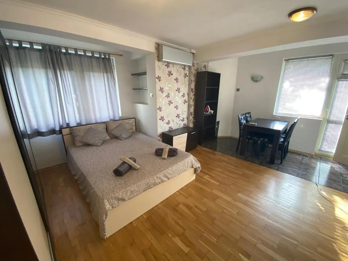 Central Studio With Lovely Terrace & Free Street Parking Plovdiv 0*,  Bulharsko